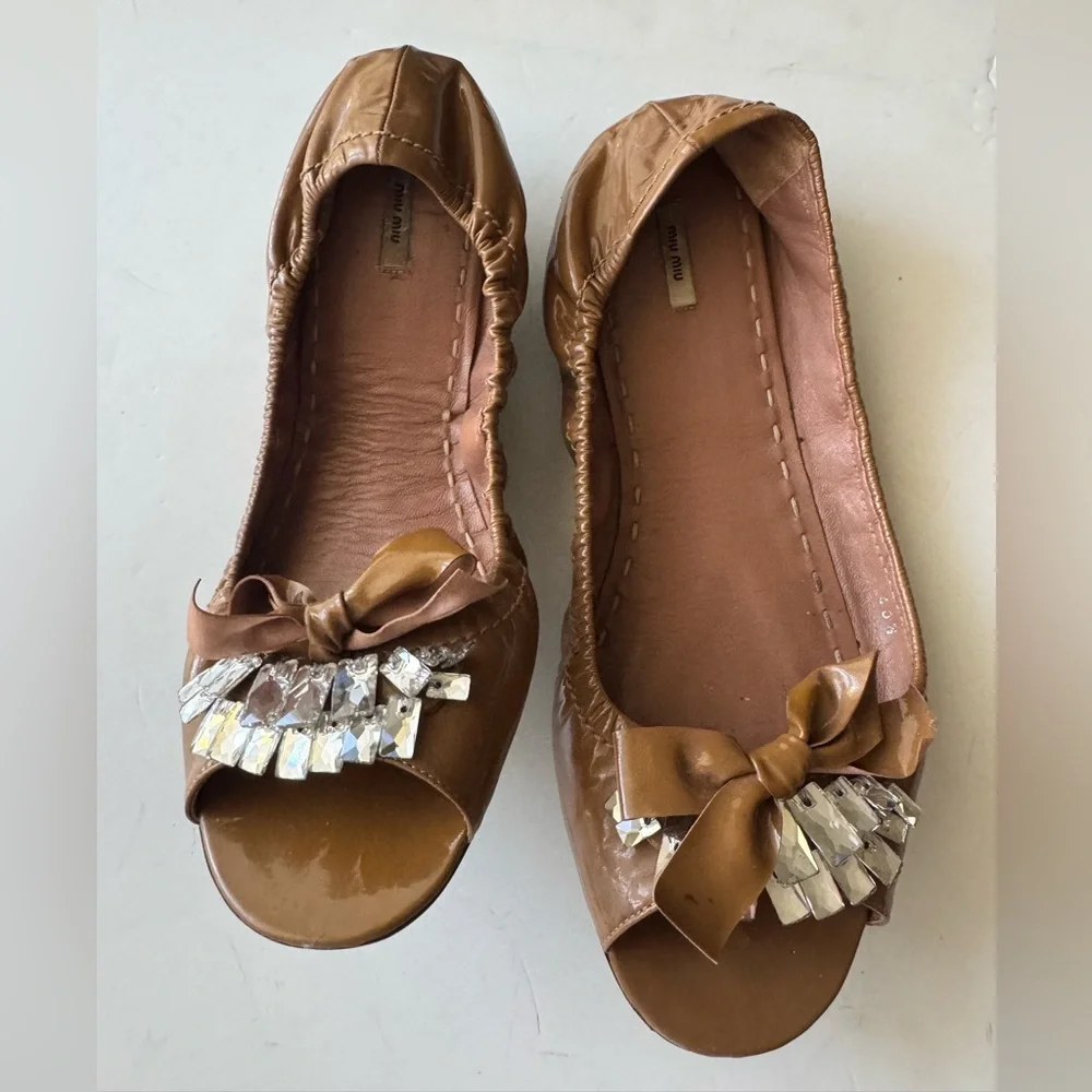 Miu Miu Tan flat with beautiful Detail